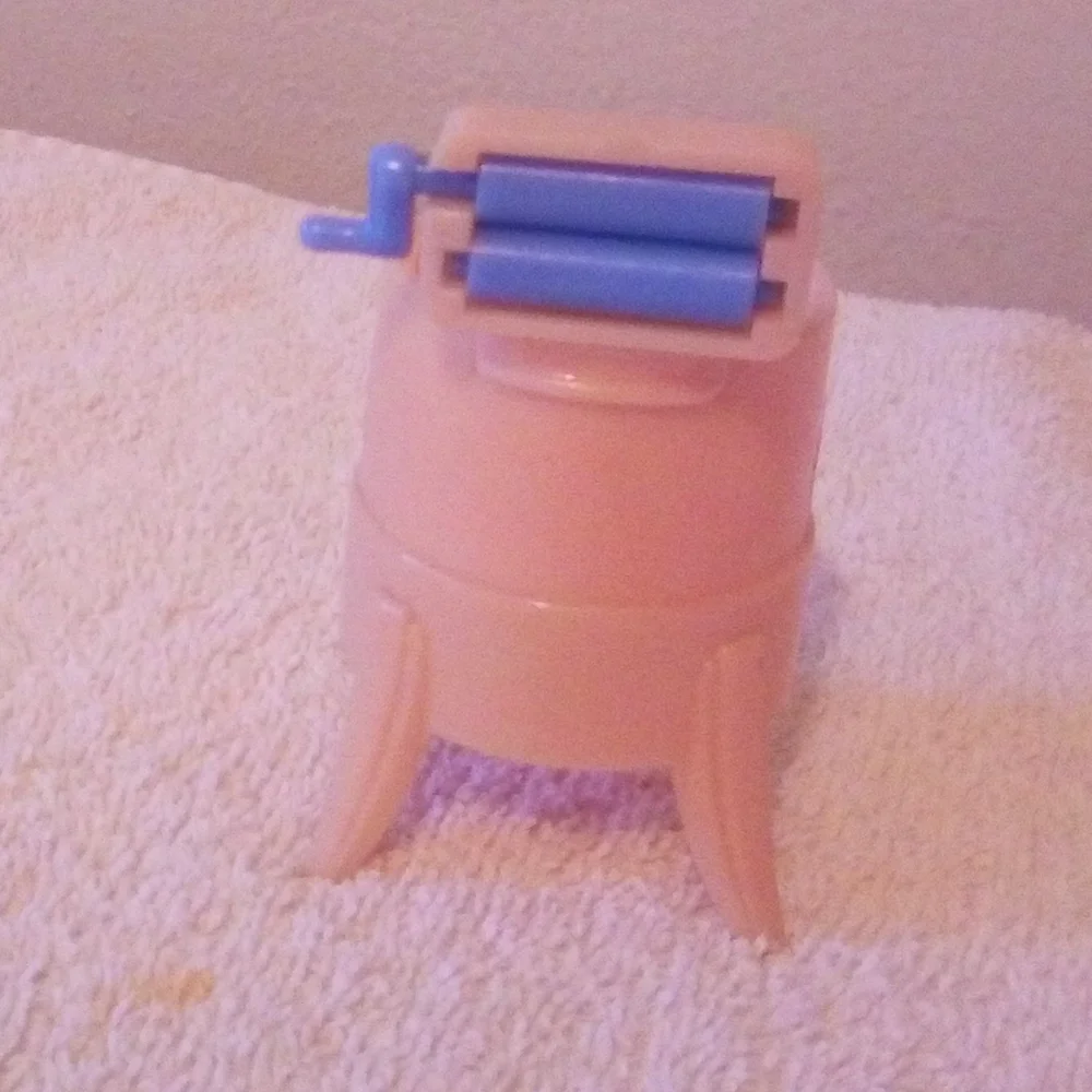 Vintage Renwal wringer washer dollhouse 3" - Picture 2 of 3